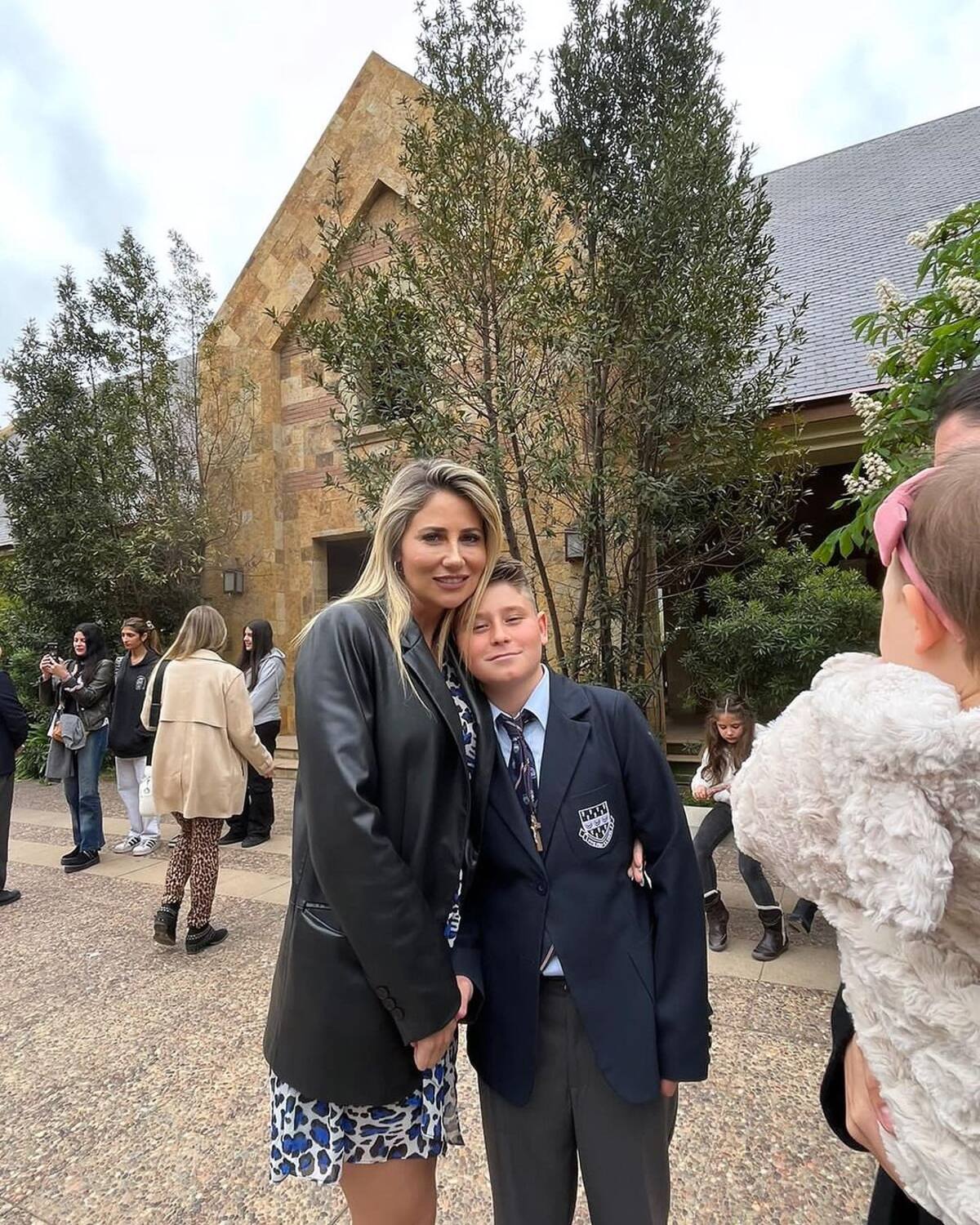 Gissella Gallardo en la primera comunión de su hijo Mauricio