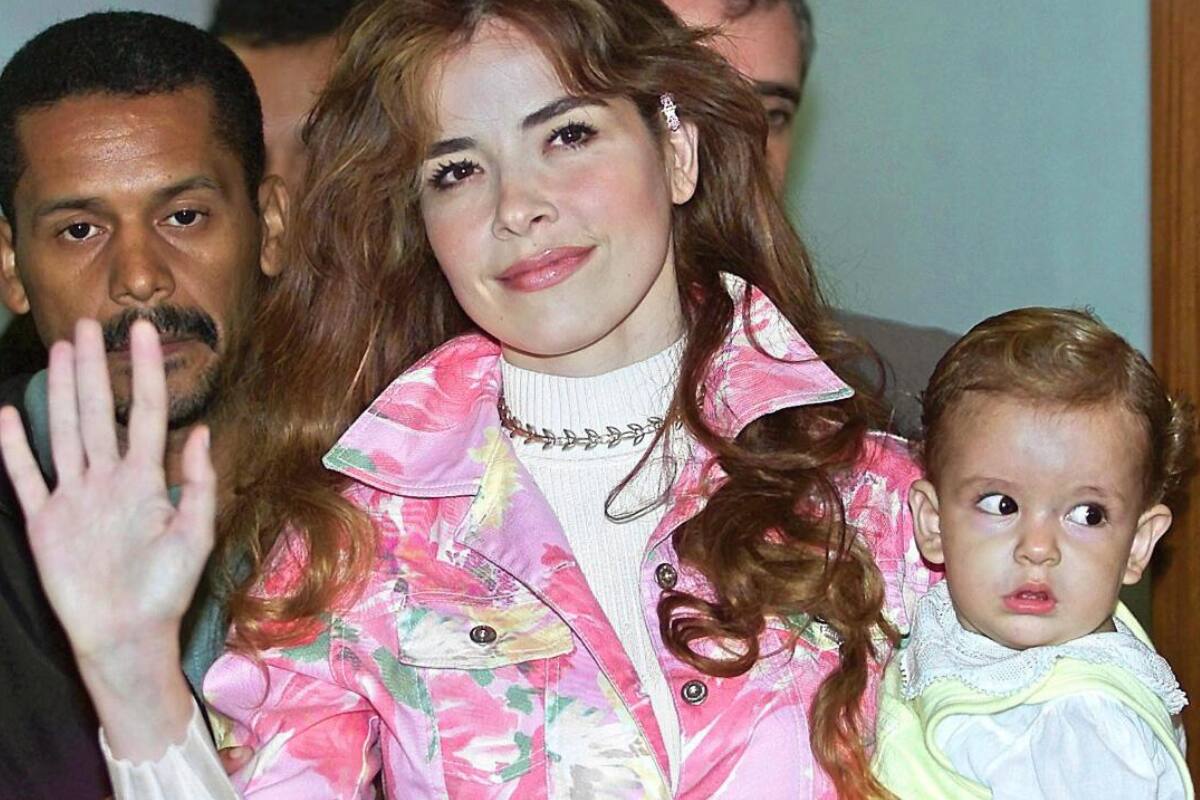 La cantante se pudo reunir con Ángel Gabriel solo una vez que salió de la cárcel en Brasil.