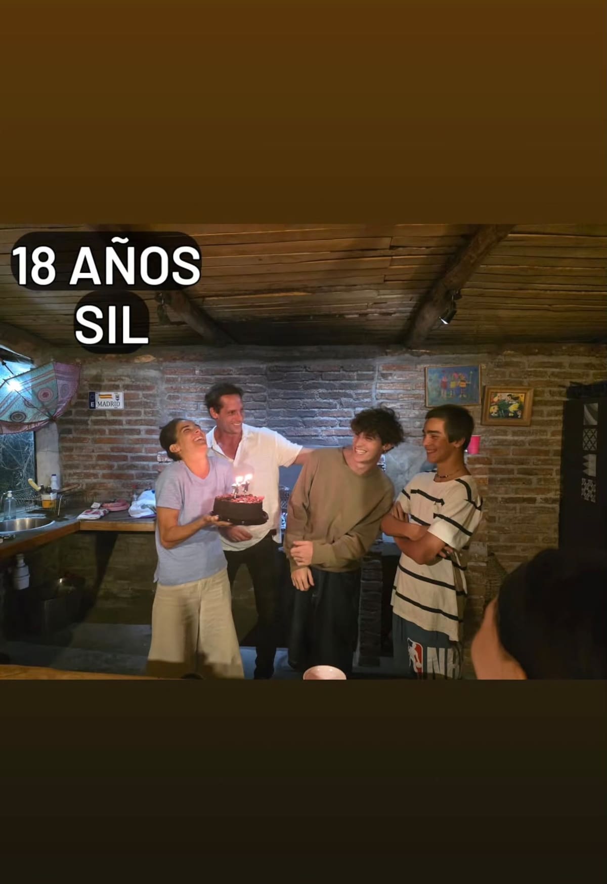 El actor está celebrando el cumpleaños de su hijo.