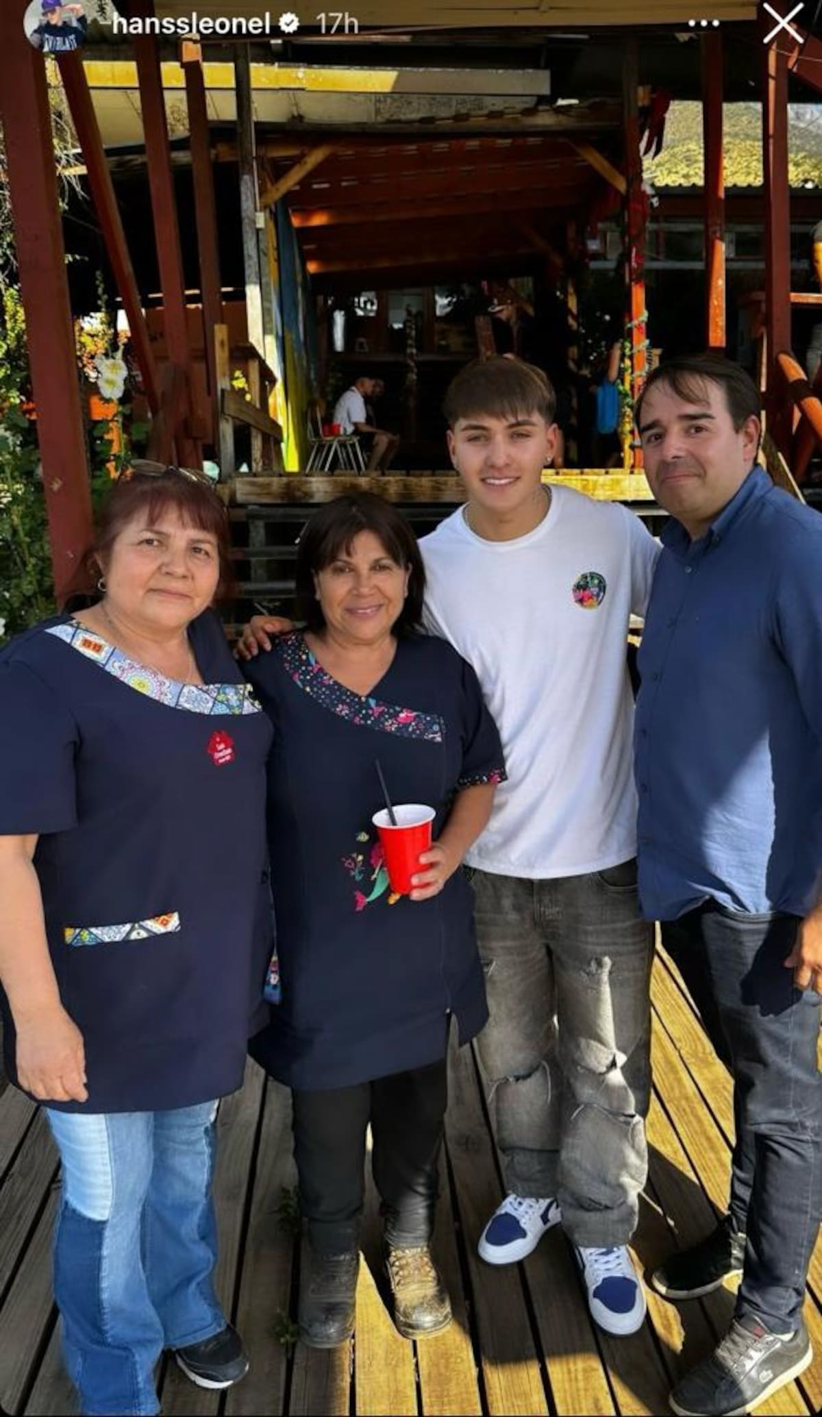 El exparticipante visitó hogar de menores.