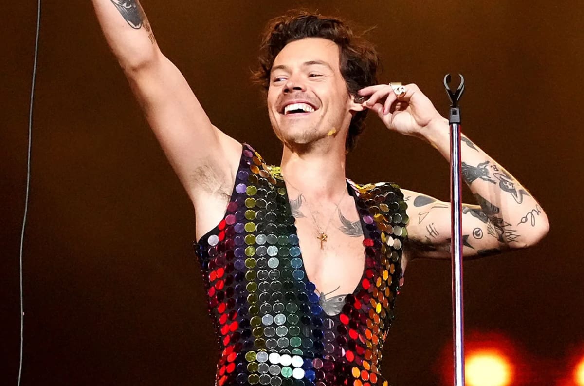 Dejó atrás sus rizos: Harry Styles sorprende con radical cambio de look