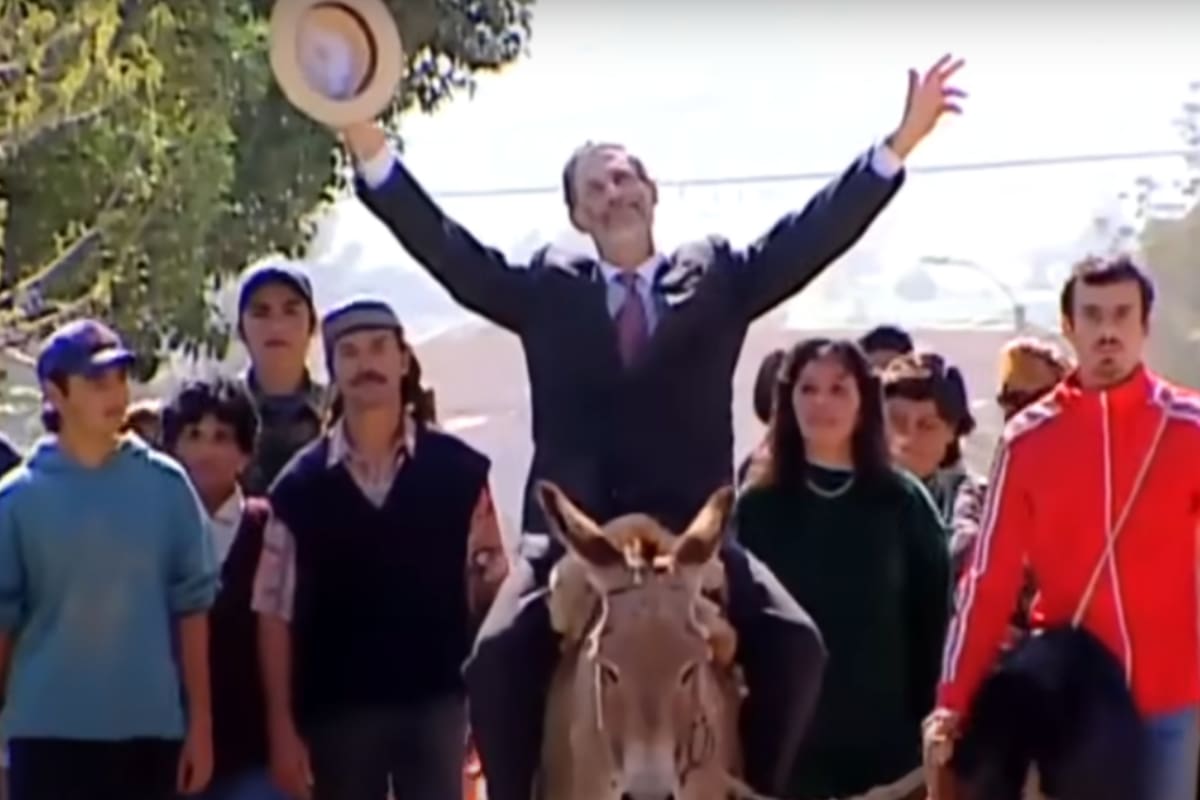 A lo largo de su trayectoria artística, el actor dio vida a icónicos personajes, como al alcalde de Sucupira, Federico Valdivieso. Créditos: Captura de pantalla - TVN.