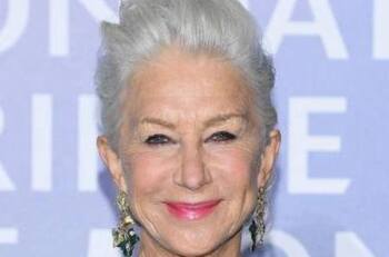 Hellen Mirren muestra como se puede lucir a los 70 años un cabello color azul