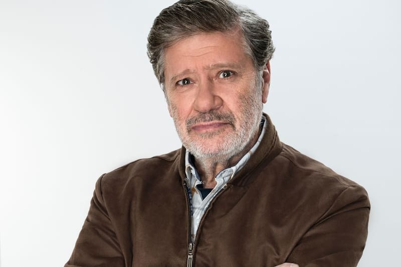 Henry Zakka impone su estilo en el melodrama “Pienso en ti”