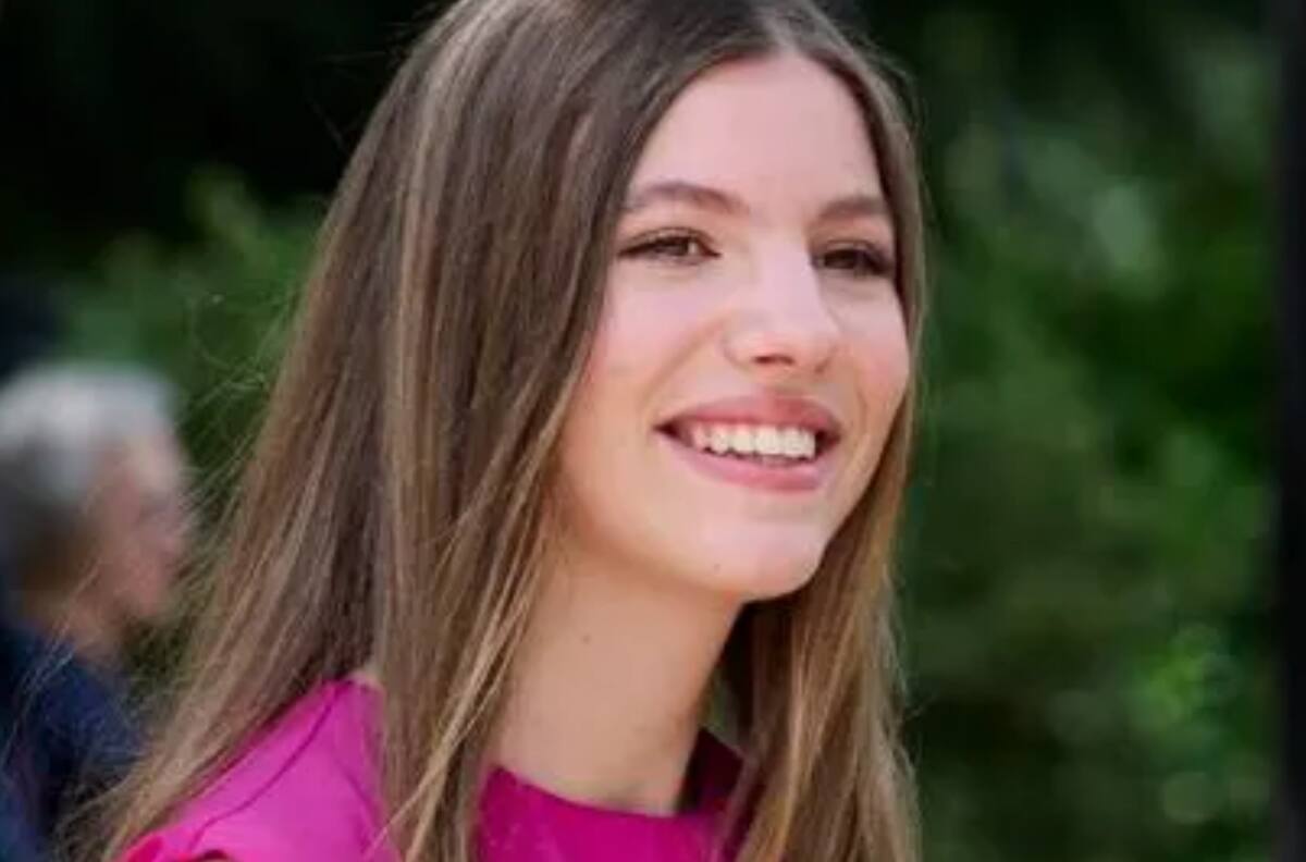 La Infanta Sofía se despide de sus padres, los Reyes de España