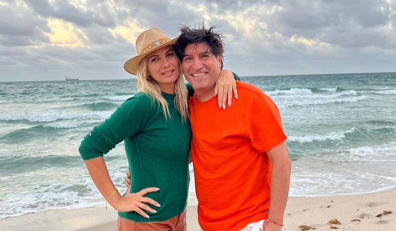 celebra 19 años de matrimonio con María Alberó.