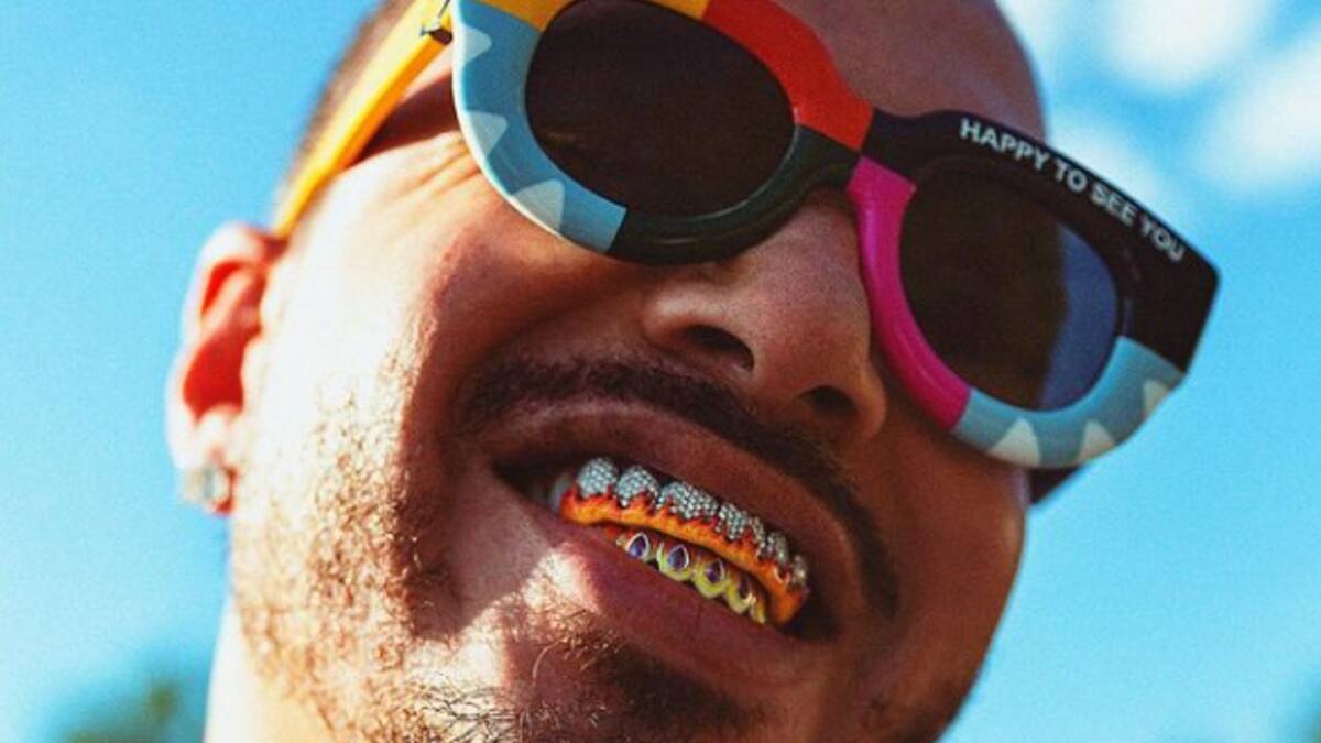 No todo es glamour en la vida de J Balvin; captan momento en que su coche es remolcado por una grúa en NY