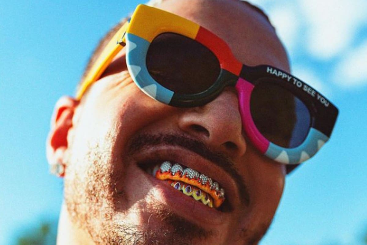 J Balvin El colombiano "paseo" en su auto convertible por Times Square, pero remolcado por una grúa - Créditos: Instagarm @jbalvin