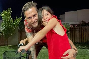 Perdidos en el bosque: Jean Philippe Cretton disfrutó de un trekking junto a su hija Moana