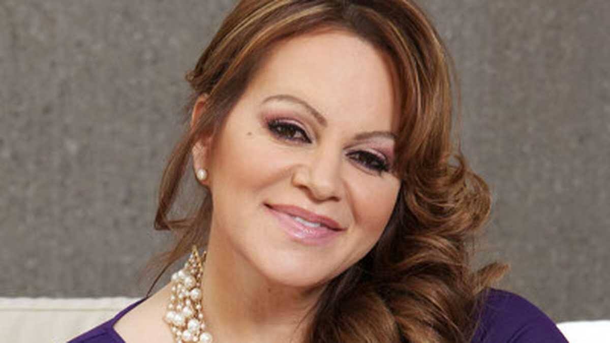 Pertenencias de Jenni Rivera serán rifadas por su hermano