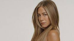 Jennifer Aniston da cátedra de cómo llevar un vestido largo y ajustado ideal para chaparritas