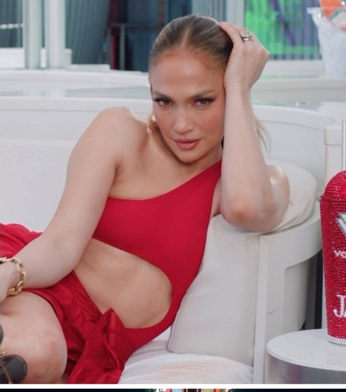 Imagen creada con IA de la "Diva del Bronx" protagoniza campaña de cruceros