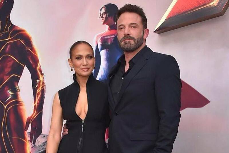 La "Diva del Bronx" acudió a la premier de "The Flash" con su esposo Ben Affleck