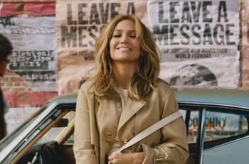 JLo olvida quitar etiqueta del espectacular atuendo Dolce & Gabbana en Venecia