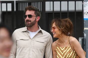 Jennifer Lopez y Ben Affleck desmienten rumores de crisis matrimonial con un apasionado beso