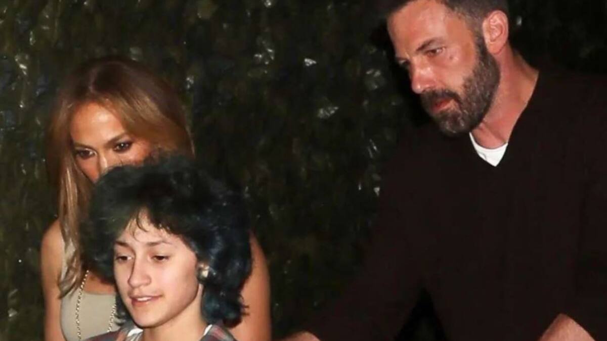 Ben Affleck disfruta de una romántica cena con Jennifer Lopez y su hija Emme