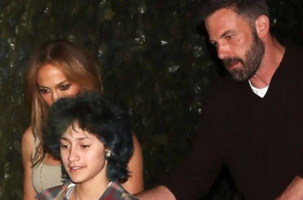 Ben Affleck disfruta de una romántica cena con Jennifer Lopez y su hija Emme