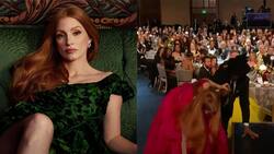 VIDEO: Jessica Chastain tropezó y cayó frente a todos durante los Premios SAG 2023