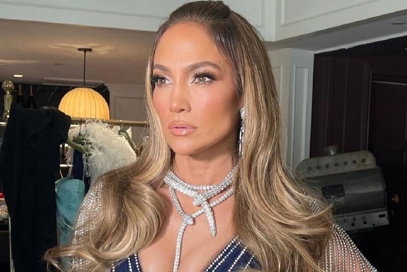 JLo La actriz y cantante sorprende con sus atuendos - Créditos: Instagram