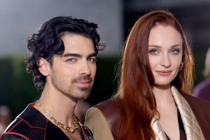 la modelo retira demanda hacia el cantante.