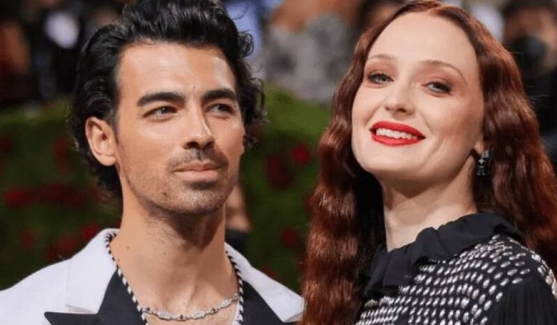 La pareja de famosos tienen dos hijas en común y tuvieron que llegar a un acuerdo para sobrellevar su primera temporada festiva después del divorcio.