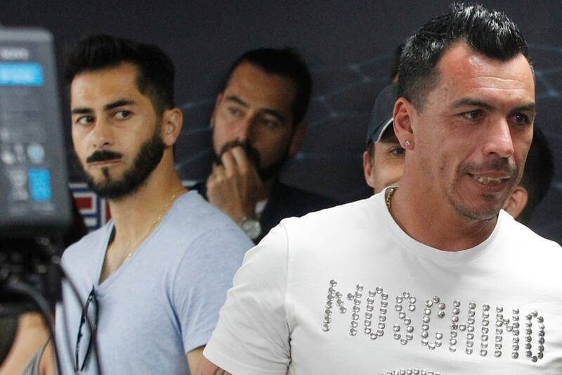 Johnny Herrera y Esteban Paredes aparecieron vinculados al Caso Relojes. Foto: Agencia Aton.