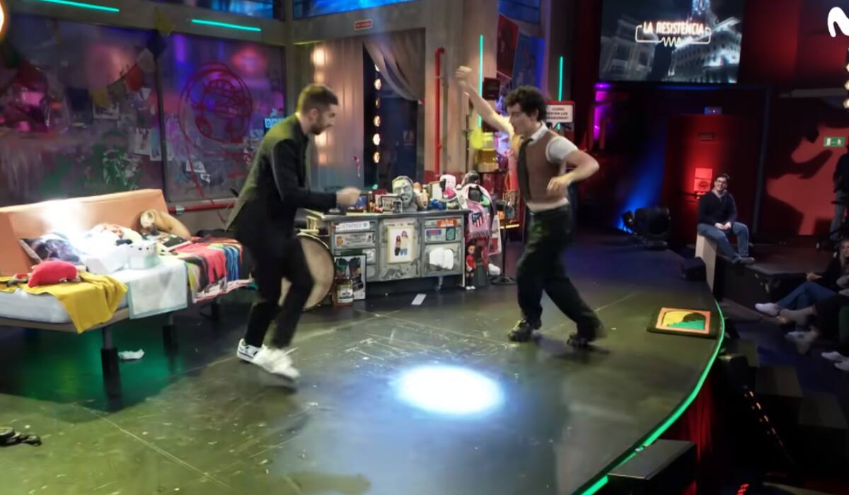 Jorge López baila cueca en televisión española.