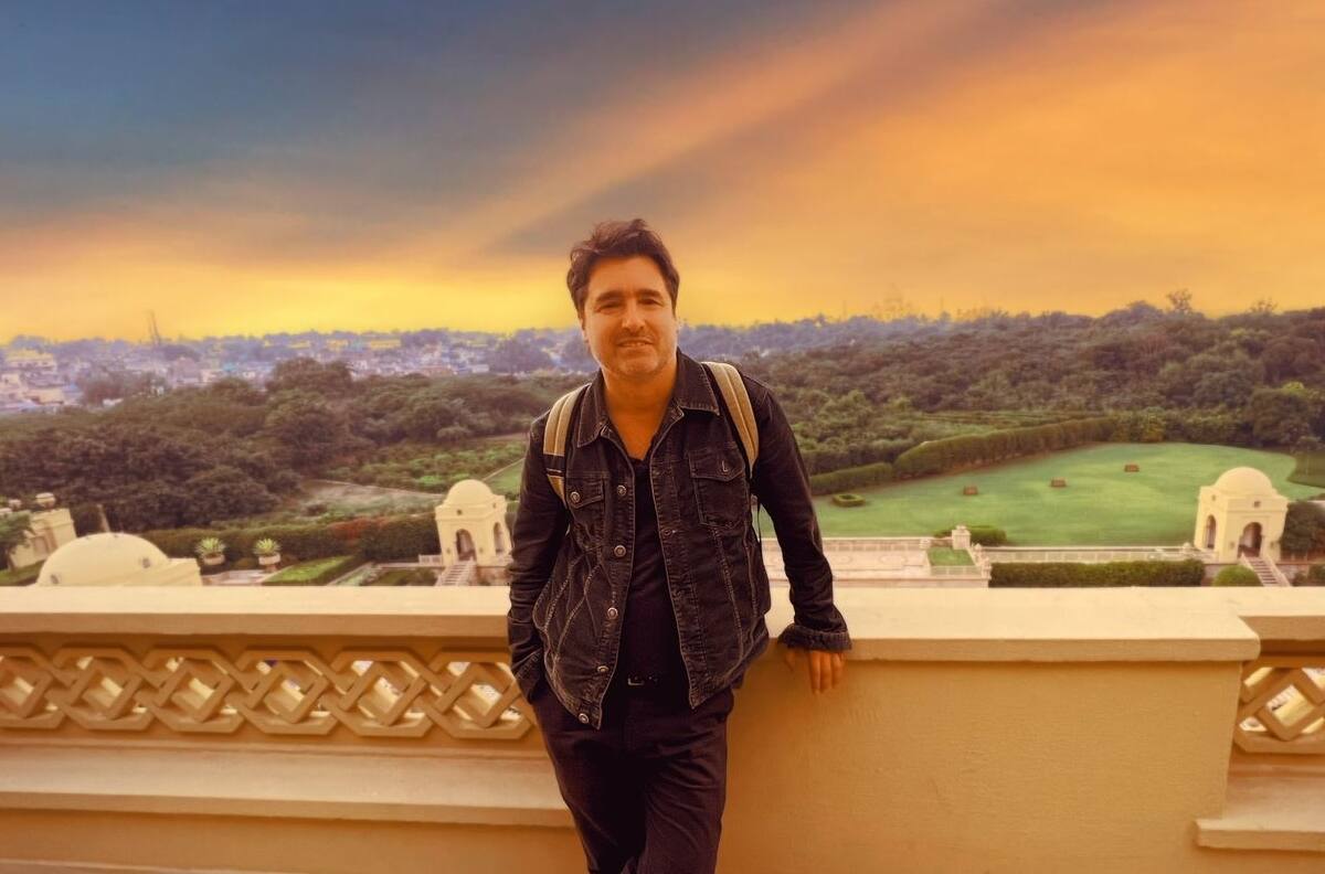 "No cuesta nada lavar dos calzoncillos y una polera": Jorge Zabaleta explica por qué viajó por 80 días sólo con una mochila grabando “Socios por el mundo”