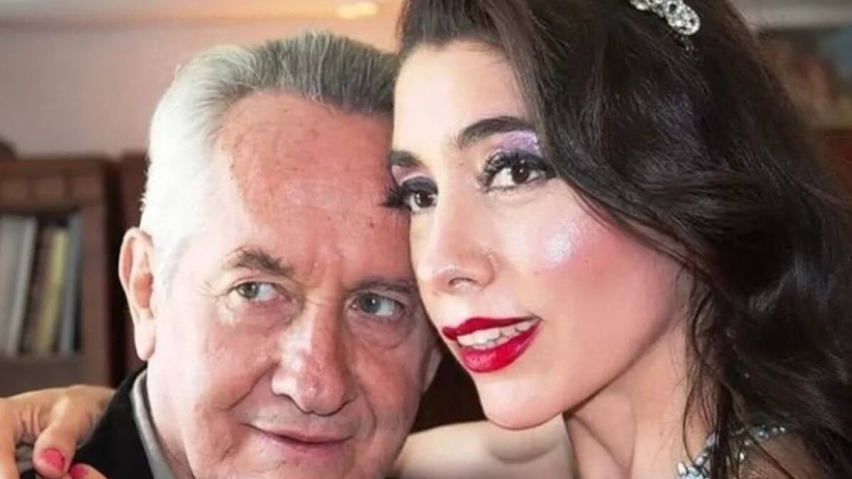 Madrastra de Gael García Bernal vende sus prendas íntimas: usadas y con su olor