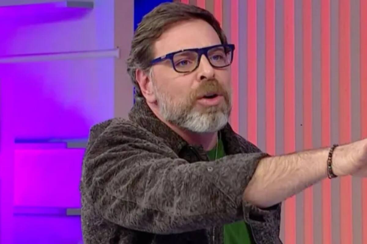 Nueva polémica que involucra al conductor tras supuesto maltrato.