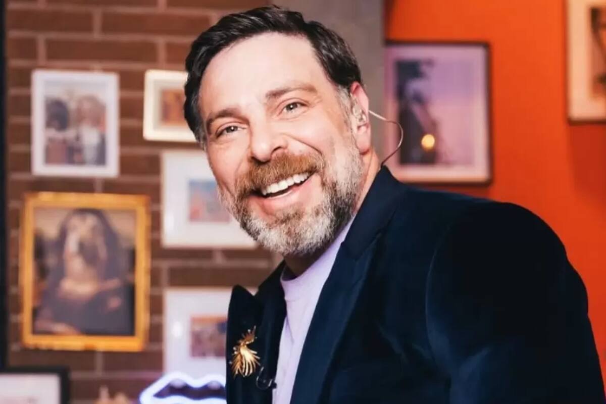 El periodista desató furor con sensual foto en redes sociales.