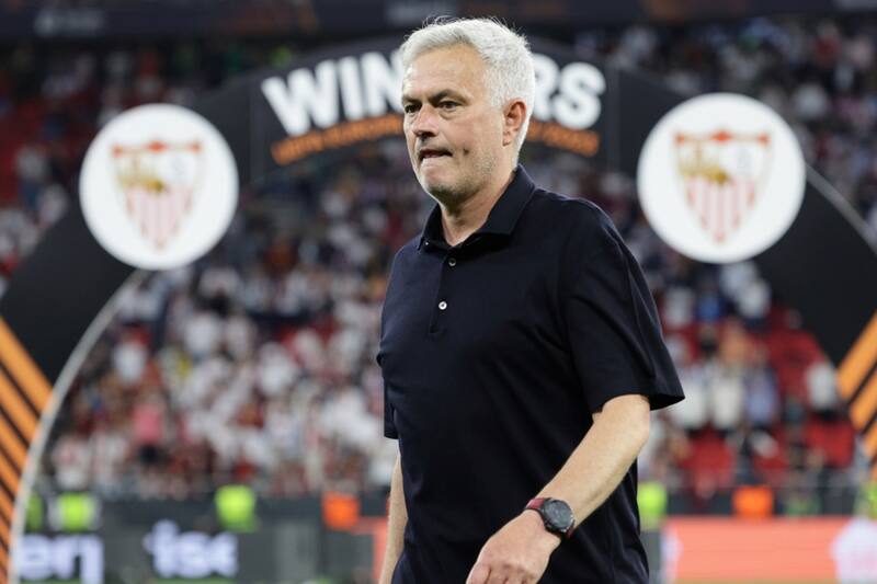 The Special One seguirá al mando de la Roma