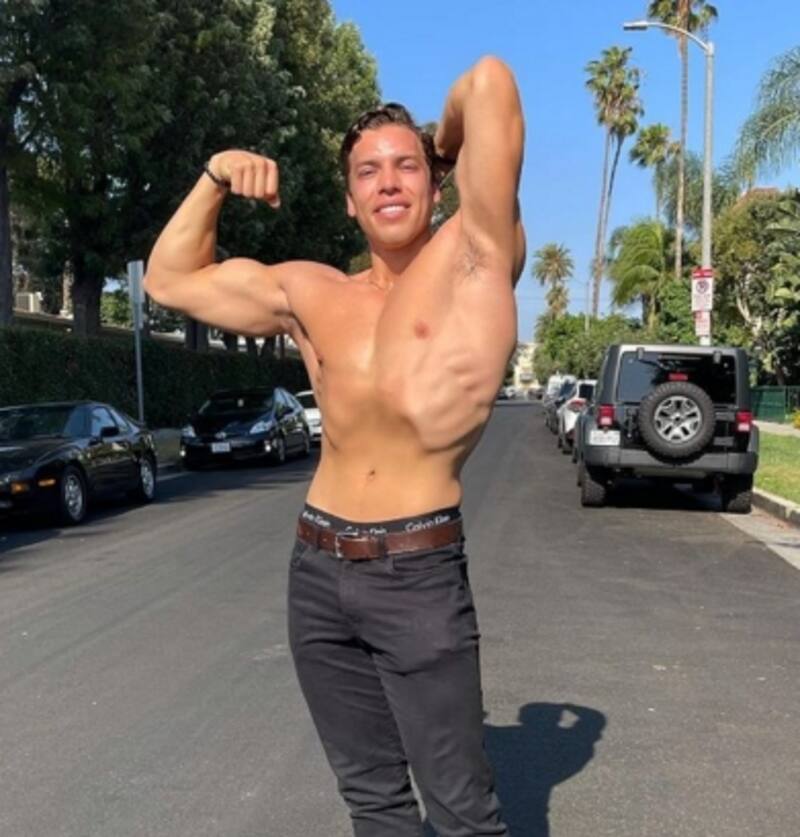 Joseph Baena El hijo de Arnold Shwarzenegger parece seguir los pasos de su famoso padre, al menos en ejercitar su cuerpo. - Créditos:  Instagram @projoe2