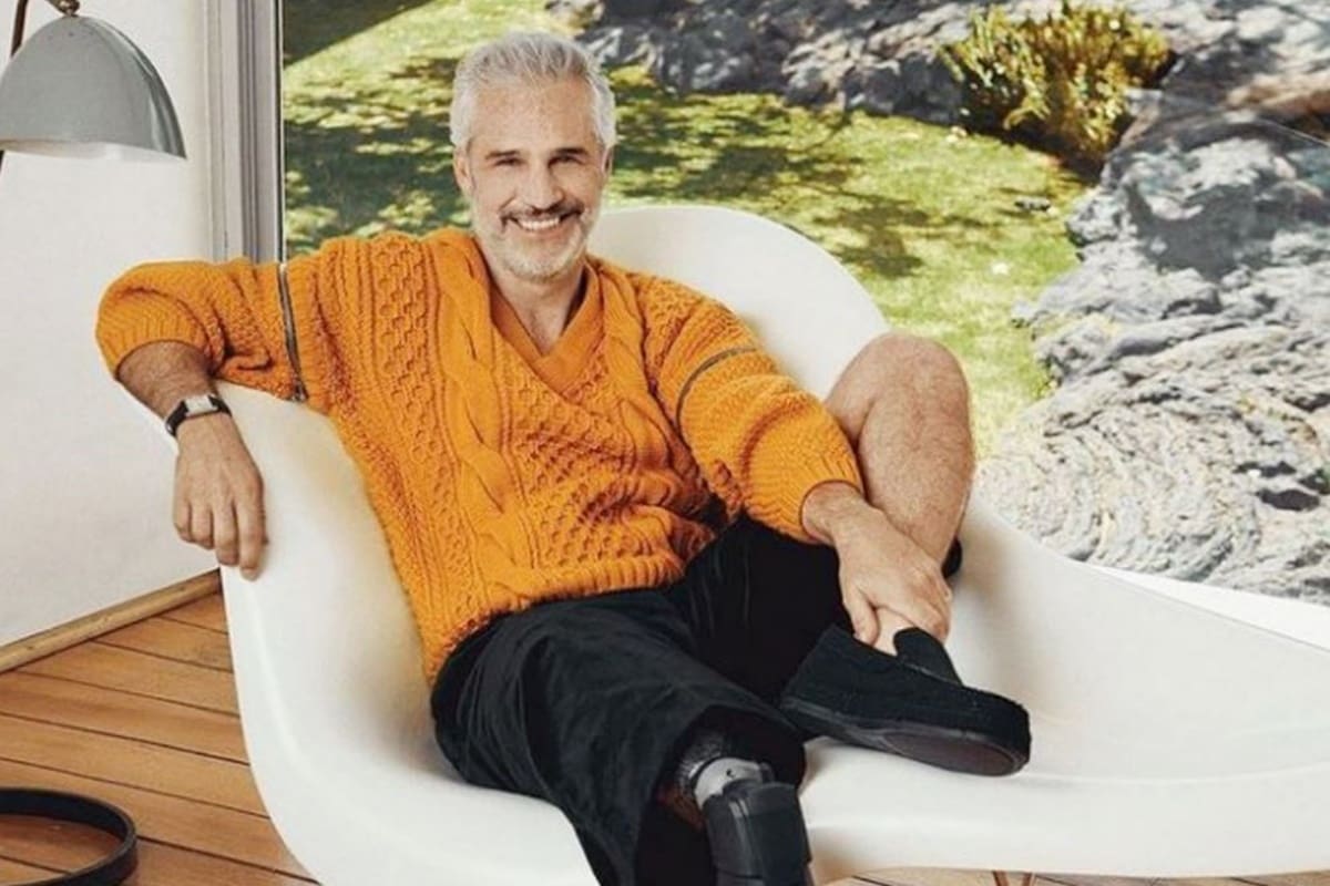 Juan Pablo Medina El actor se mostró en público por primera vez posando con su prótesis. - Créditos: Instagram: @juan_pablomedina