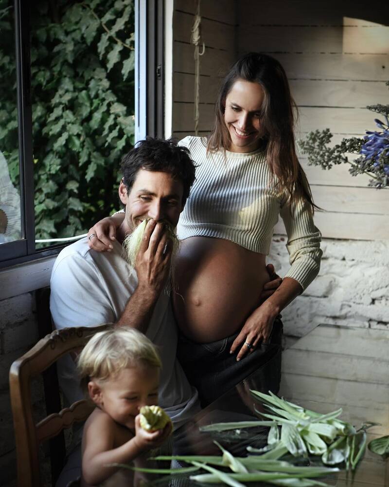 Juanita Ringeling muestra su avanzado embarazo.