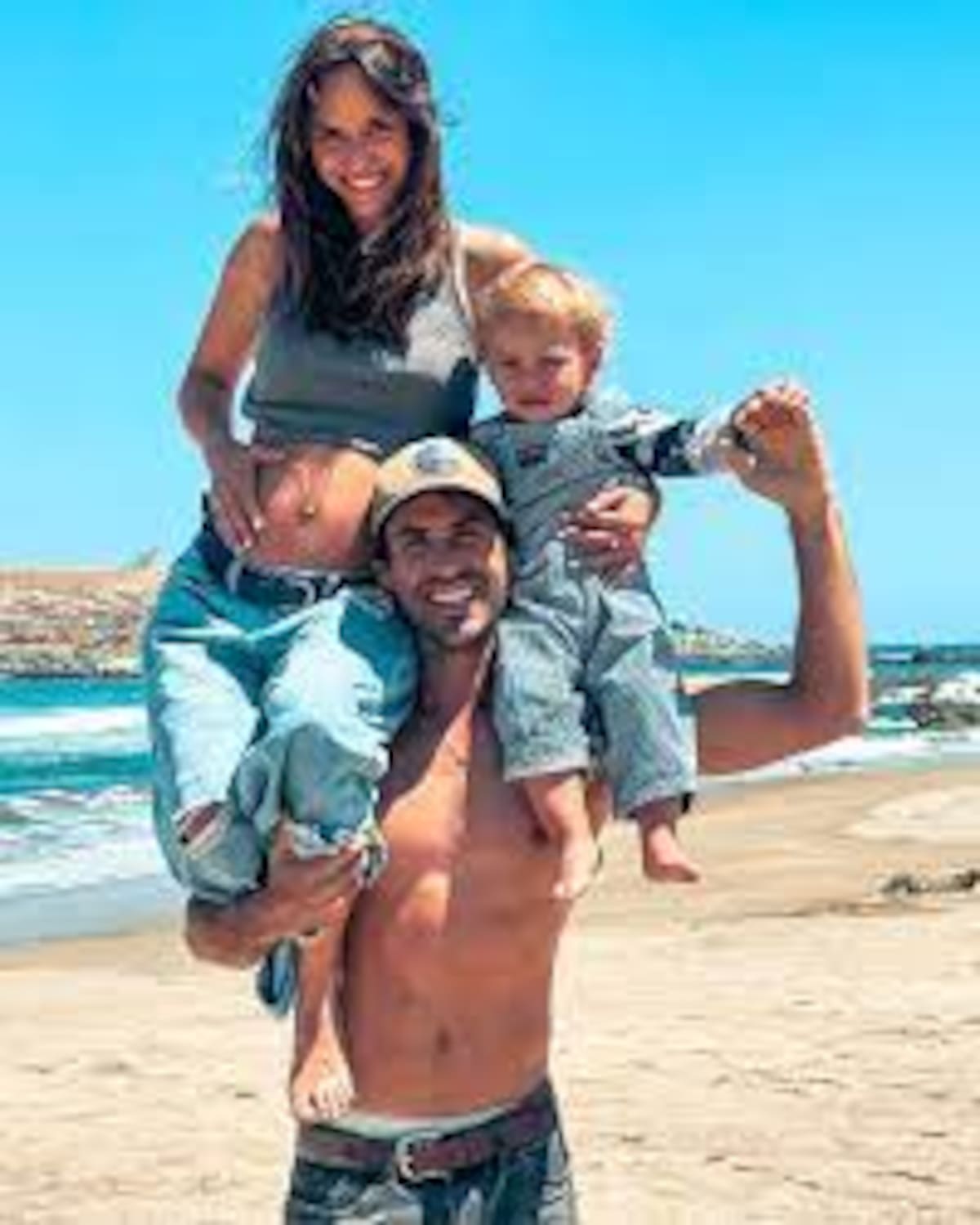Juanita Ringeling junto a su familia disfrutando de la playa. - Créditos: Instagram