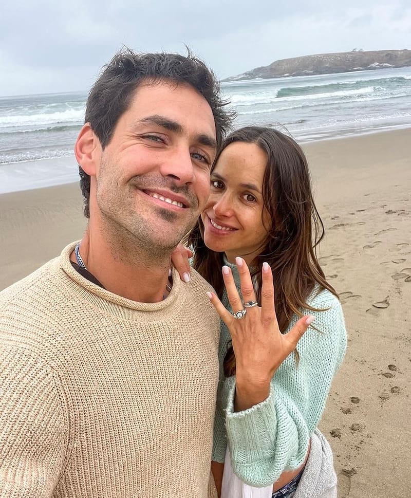 Juanita Ringeling y Matías Assler anunciaron su compromiso.