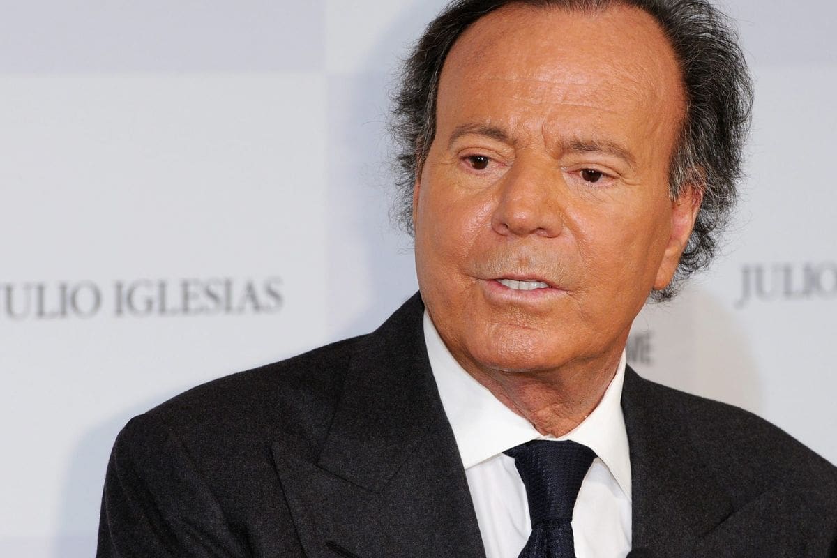 El cantante fue acusado de abusos y agresiones de carácter sexual por dos exempleadas suyas.