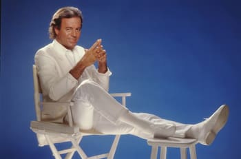 Julio Iglesias rompe el silencio y desmiente graves acusaciones en su contra