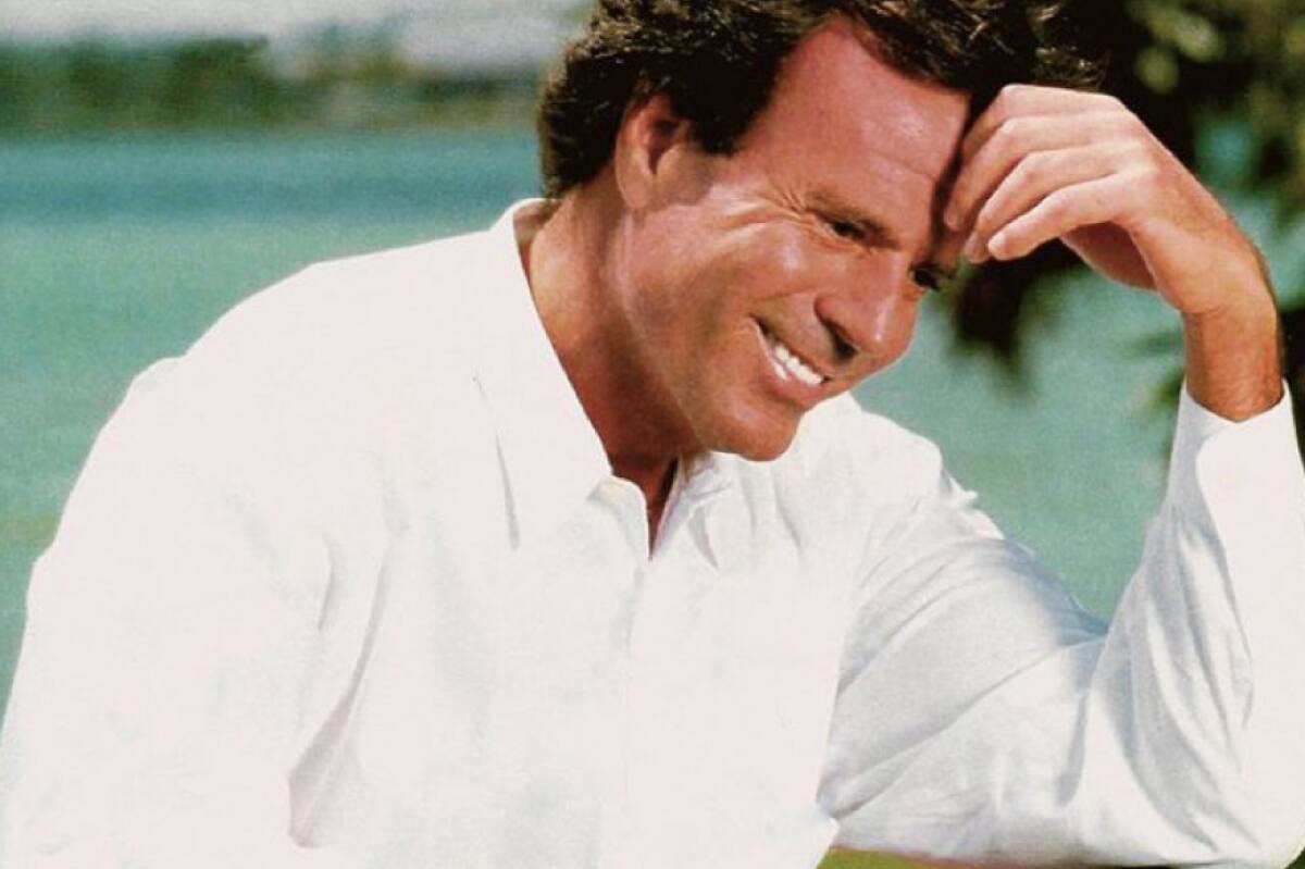 Julio Iglesias El cantante promete hacer llorar y reír con las anécdotas de su libro - Créditos: IG de Julio Iglesias