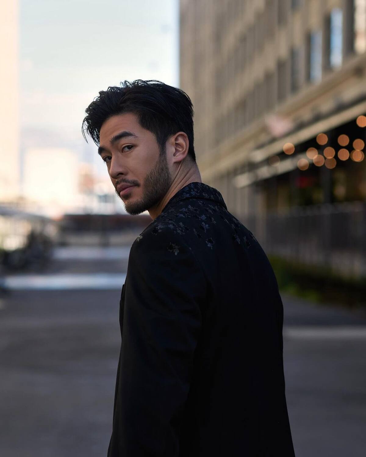 Justin Chien traerá todos los problemas en la nueva serie de Netflix, "Los Hermanos Sun".