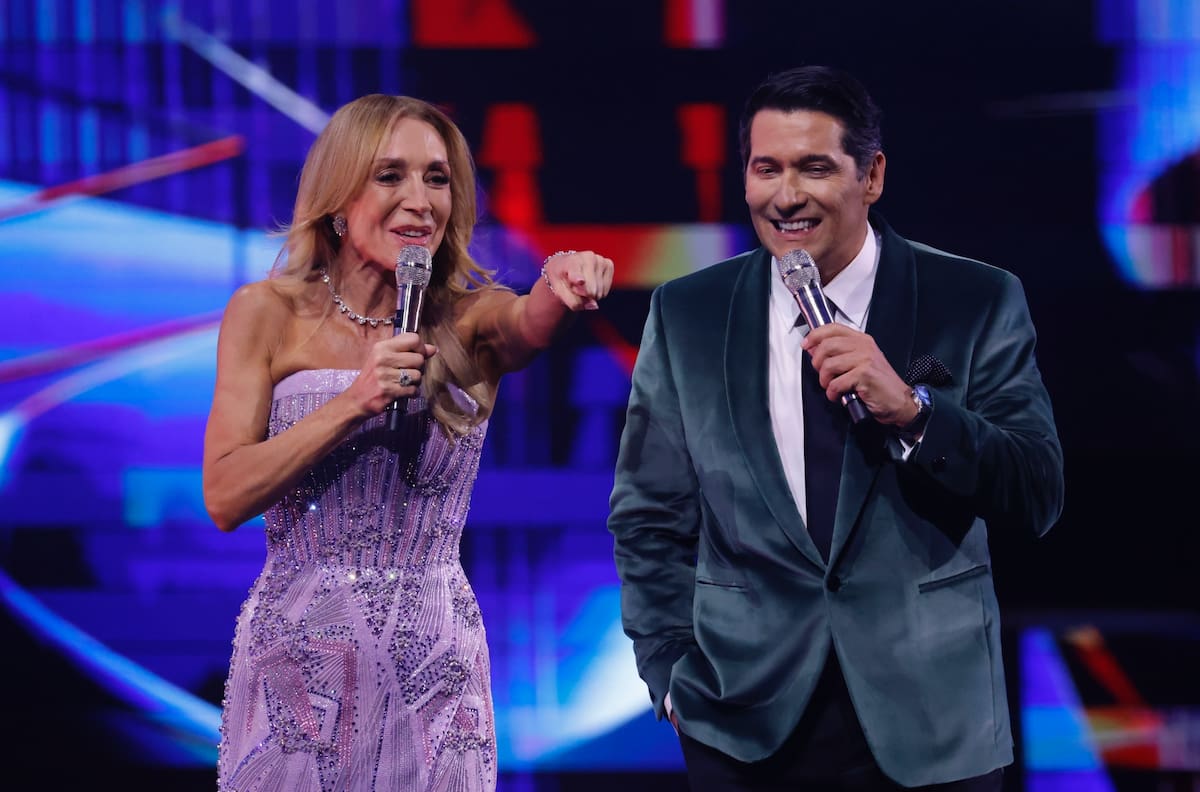 “Díganme que es broma”: redes estallan por confirmación de Rafa Araneda y Karen Doggenweiler para Viña 2027 y 2028
