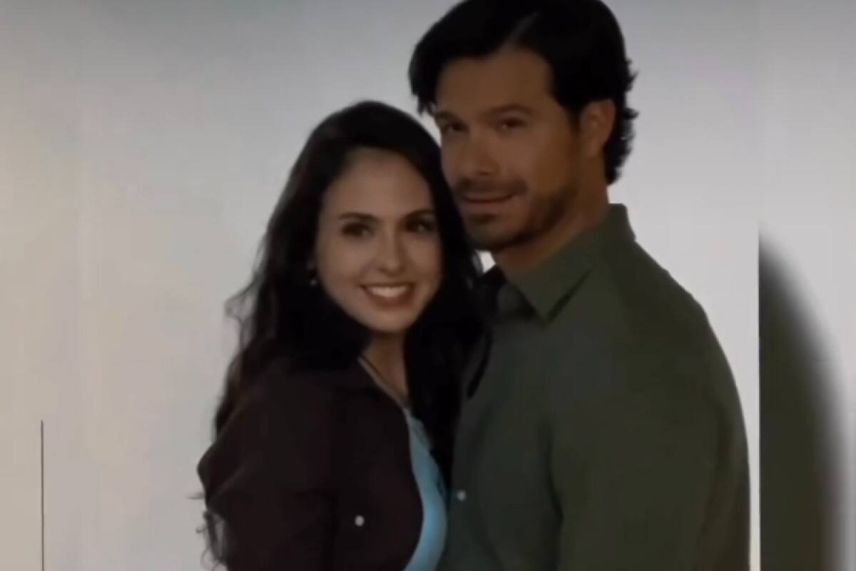Karla Esquivel y Brandon Peniche La historia es la gran apuesta para el mes de agosto - Créditos: Instagram: @nadiecomotu_tv