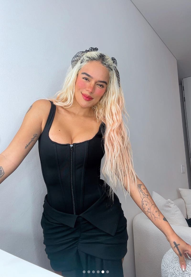 Con este precioso oufit, Karol G despidió el 2023. Foto: Instagram Karol G.