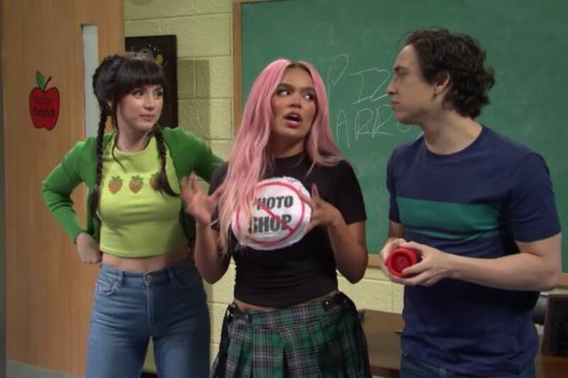 Karol G estuvo en SNL con Ana de Armas - Créditos: Captura de Pantalla: Saturday Night Live
