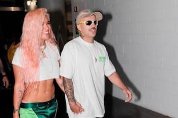 El cariñoso momento de Karol G y Feid en el backstage del concierto de “La Bichota”