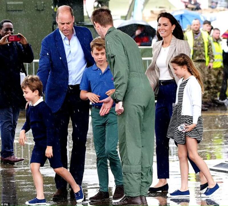 Los príncipes de Gales llevaron a sus hijos al Royal International Air Tattoo.