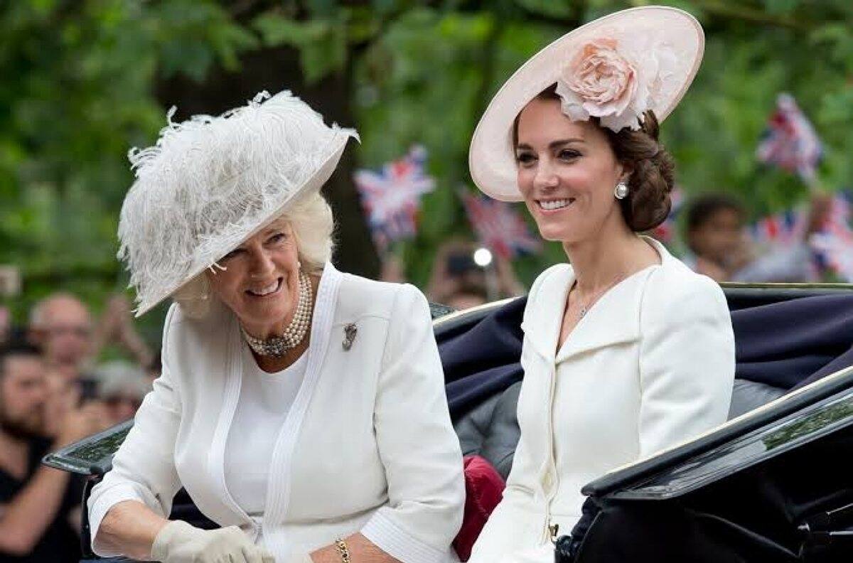 Kate Middleton se habría negado a hacer reverencia a la reina Camilla en la coronación