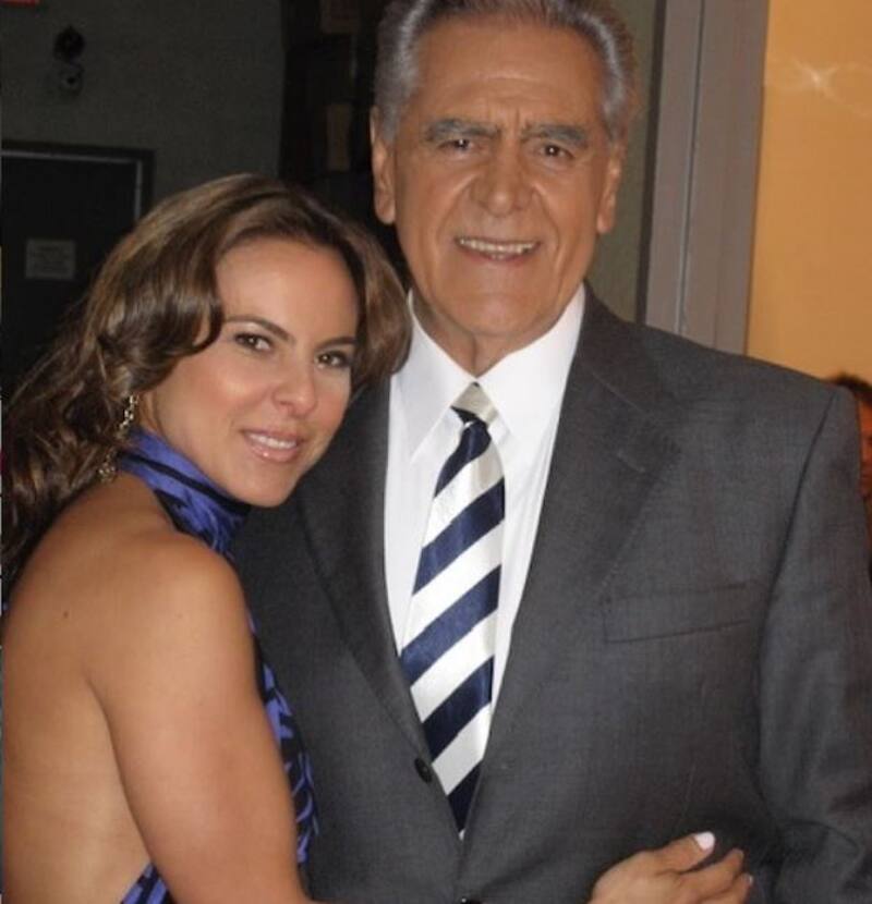 Kate y Eric del Castillo Aunque la actriz ha declarado que no desea volver a casarse, el último deseo de su padre es verla casada y con hijos. - Créditos: Instagram @katedelcastillo