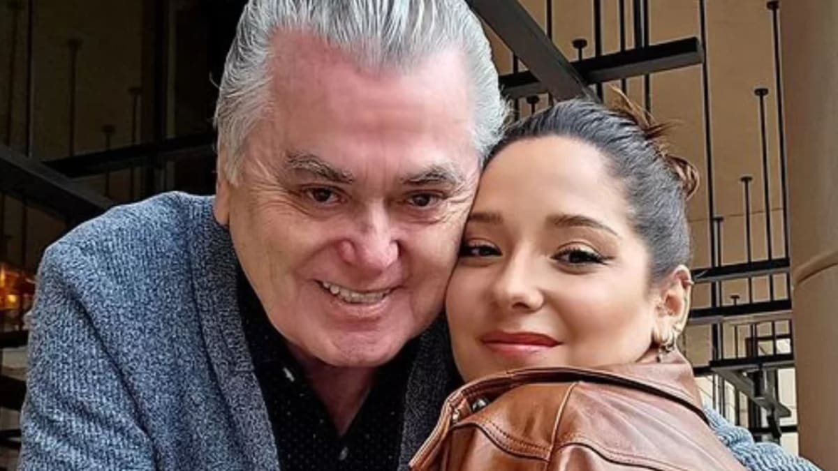 Kel Calderón reacciona a románticas fotos de su padre con misteriosa mujer y genera revuelo en redes